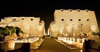 Египет Луксор Карнакский храм ночью
